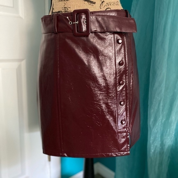 J.O.A New Women’s Large Maroon Pleather Faux Leather Button Down Skirt with Belt - Picture 12 of 12